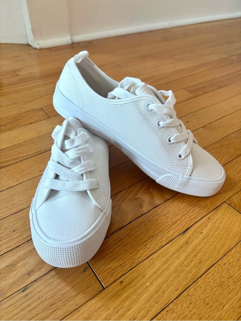 H&M White Canvas Low-Top Sneakers size 5